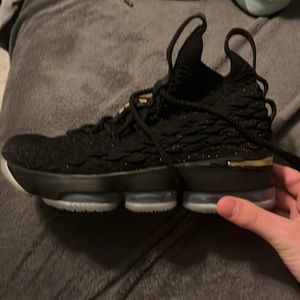 Nike LeBron 15